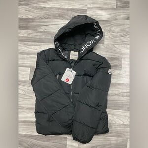 Moncler Montcla Men’s Black Short Down Jacket Nylon Rainwear Size S – Never Worn